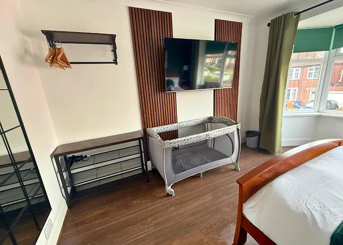 Freeman Hot Tub House, Free Parking, Transport Links