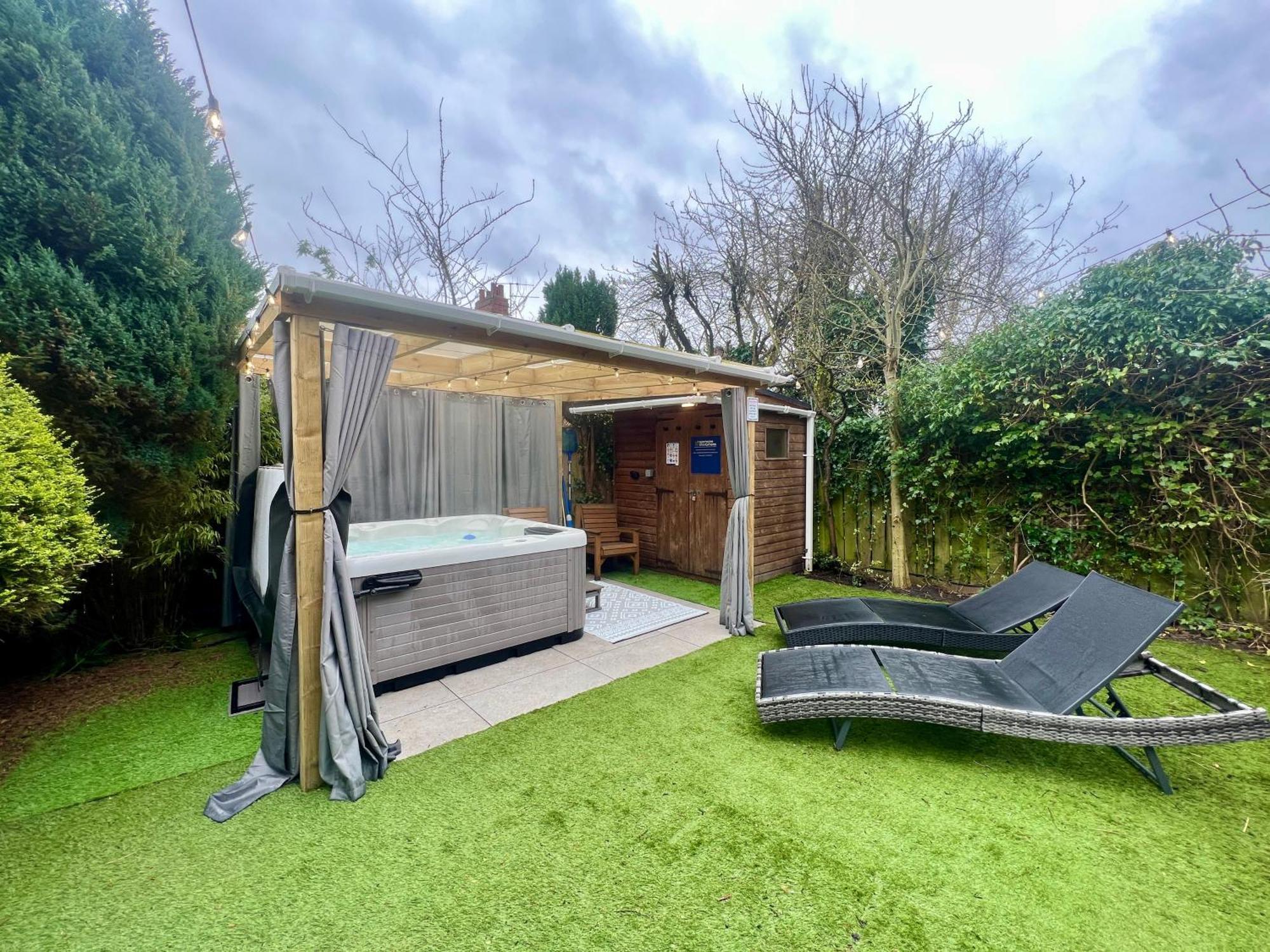Freeman Hot Tub House, Free Parking, Transport Links Longbenton