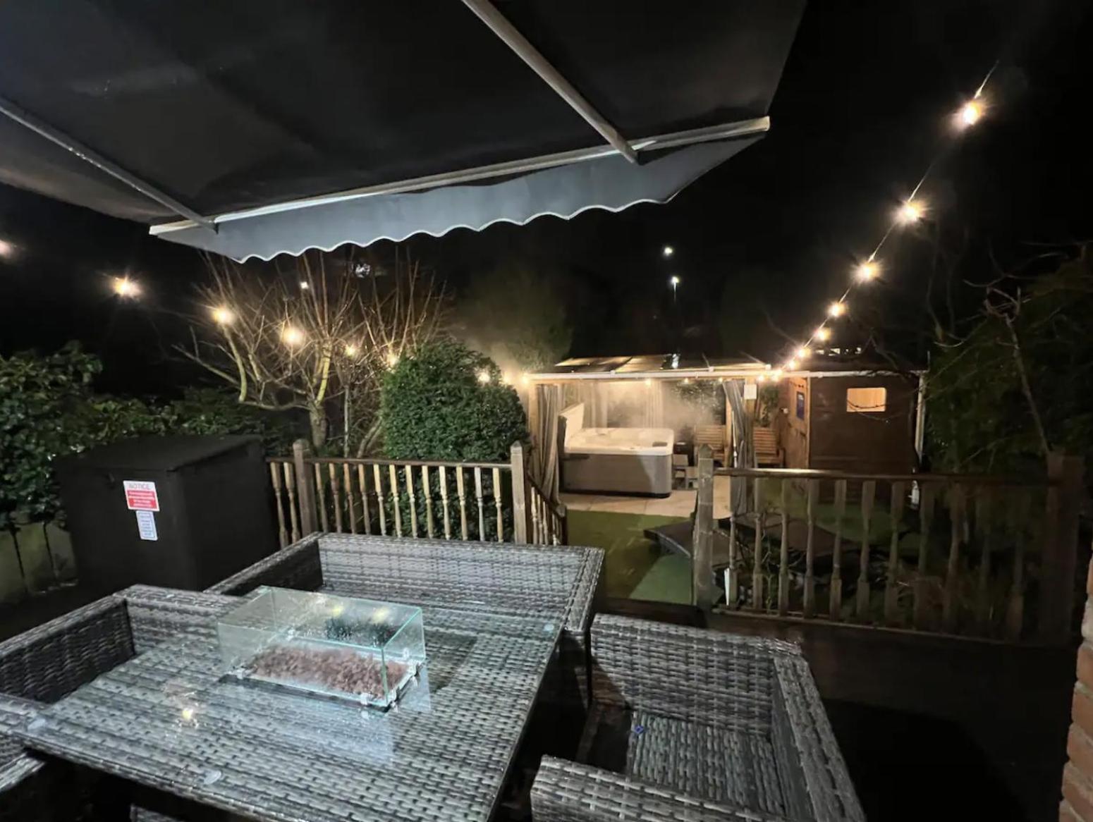 Holiday home Freeman Hot Tub House, Free Parking, Transport Links