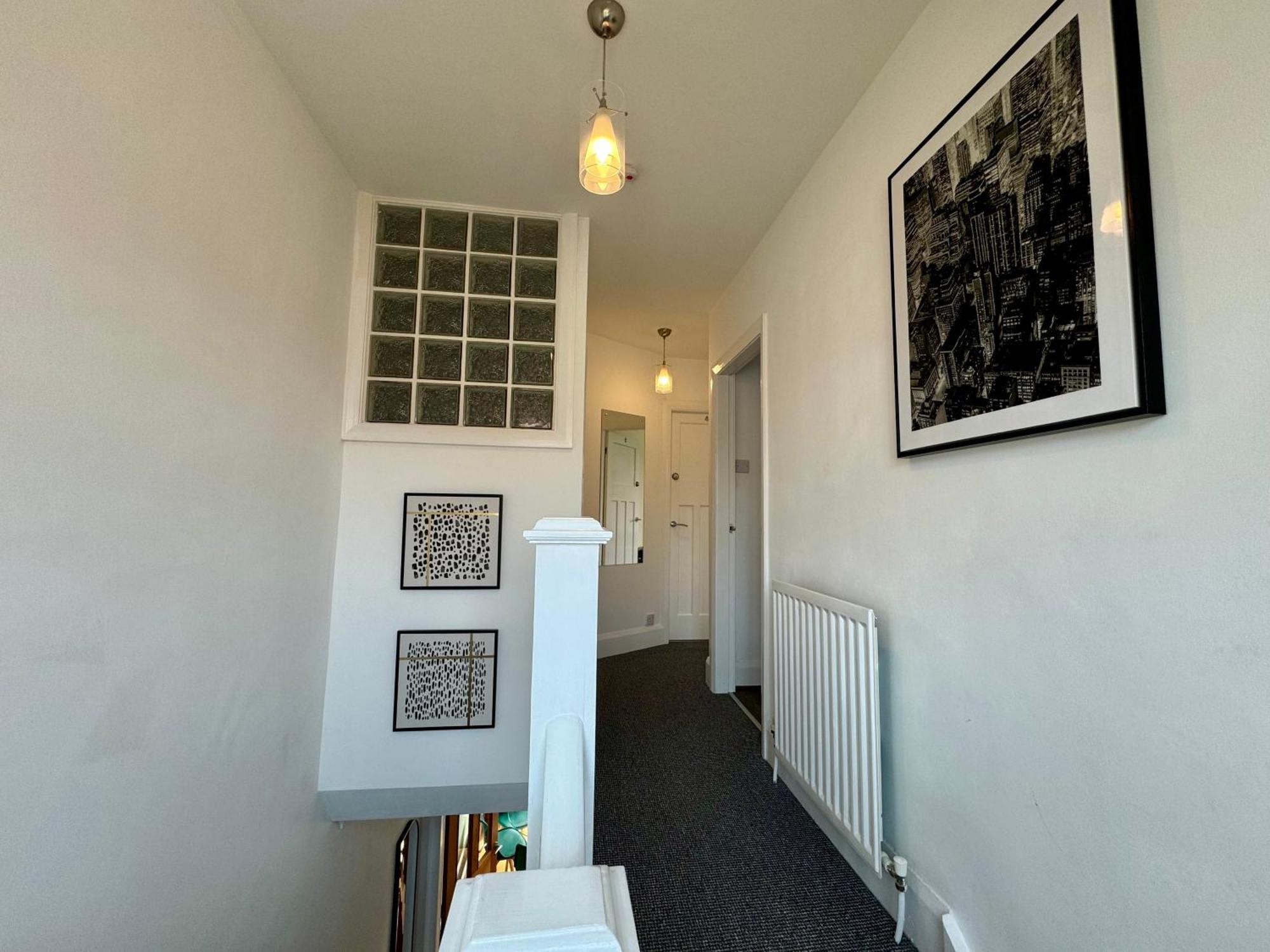 Freeman Hot Tub House, Free Parking, Transport Links *
