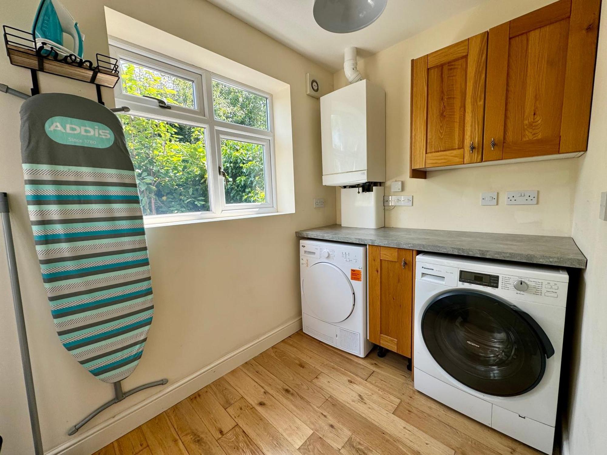 Freeman Hot Tub House, Free Parking, Transport Links Longbenton