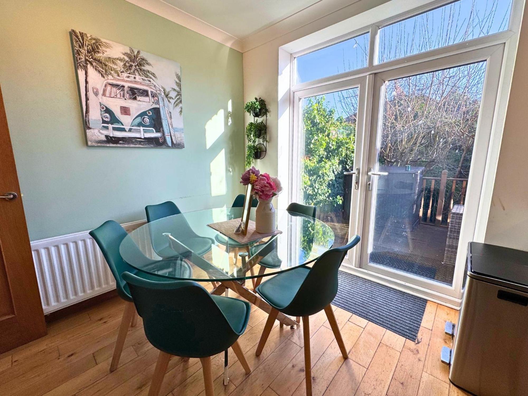 Holiday home Freeman Hot Tub House, Free Parking, Transport Links Longbenton