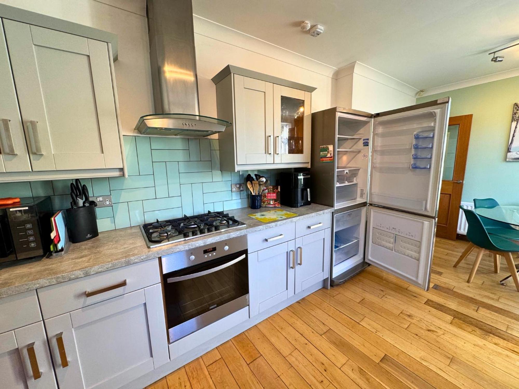 Freeman Hot Tub House, Free Parking, Transport Links Longbenton