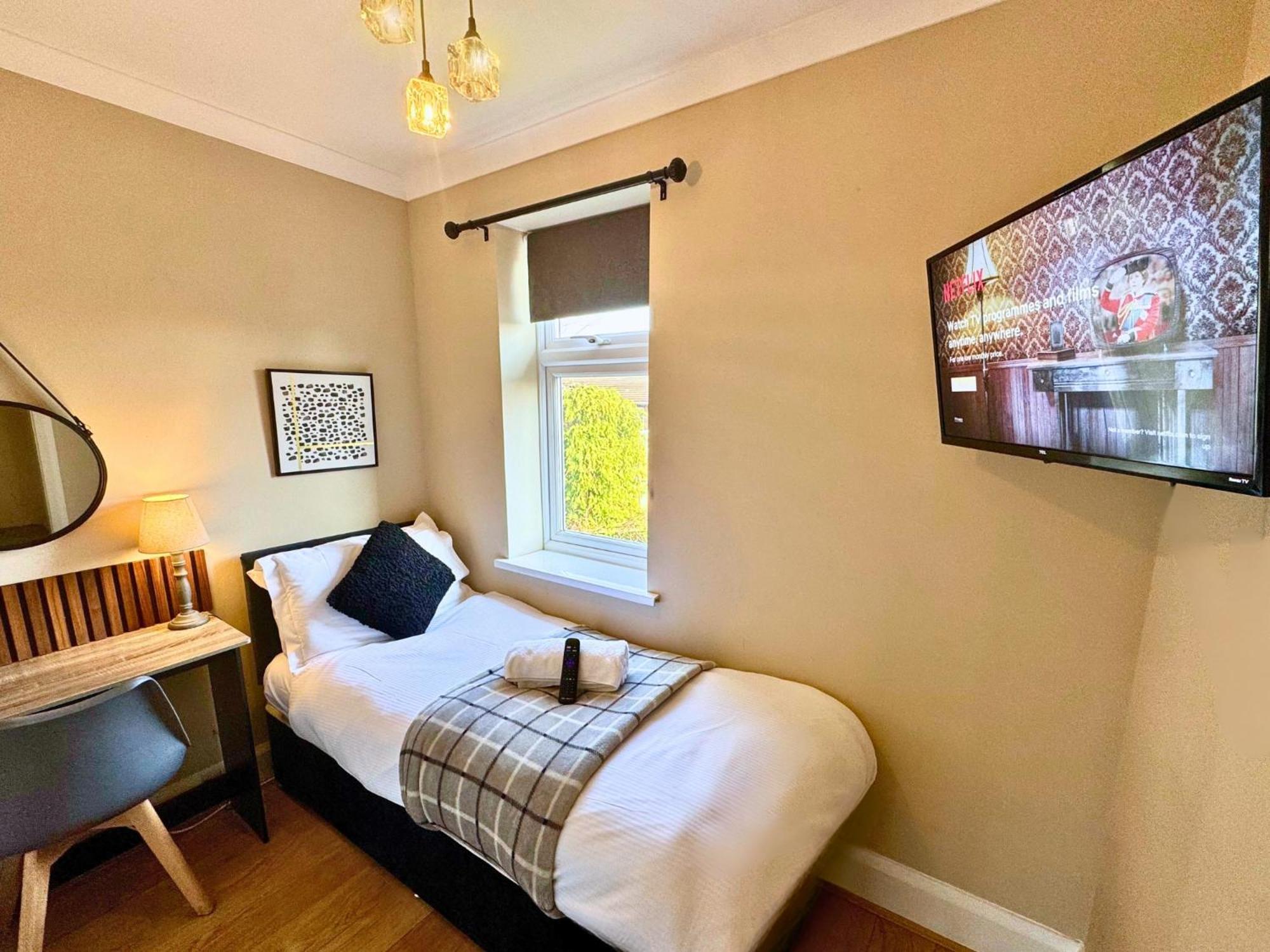 Freeman Hot Tub House, Free Parking, Transport Links * Longbenton