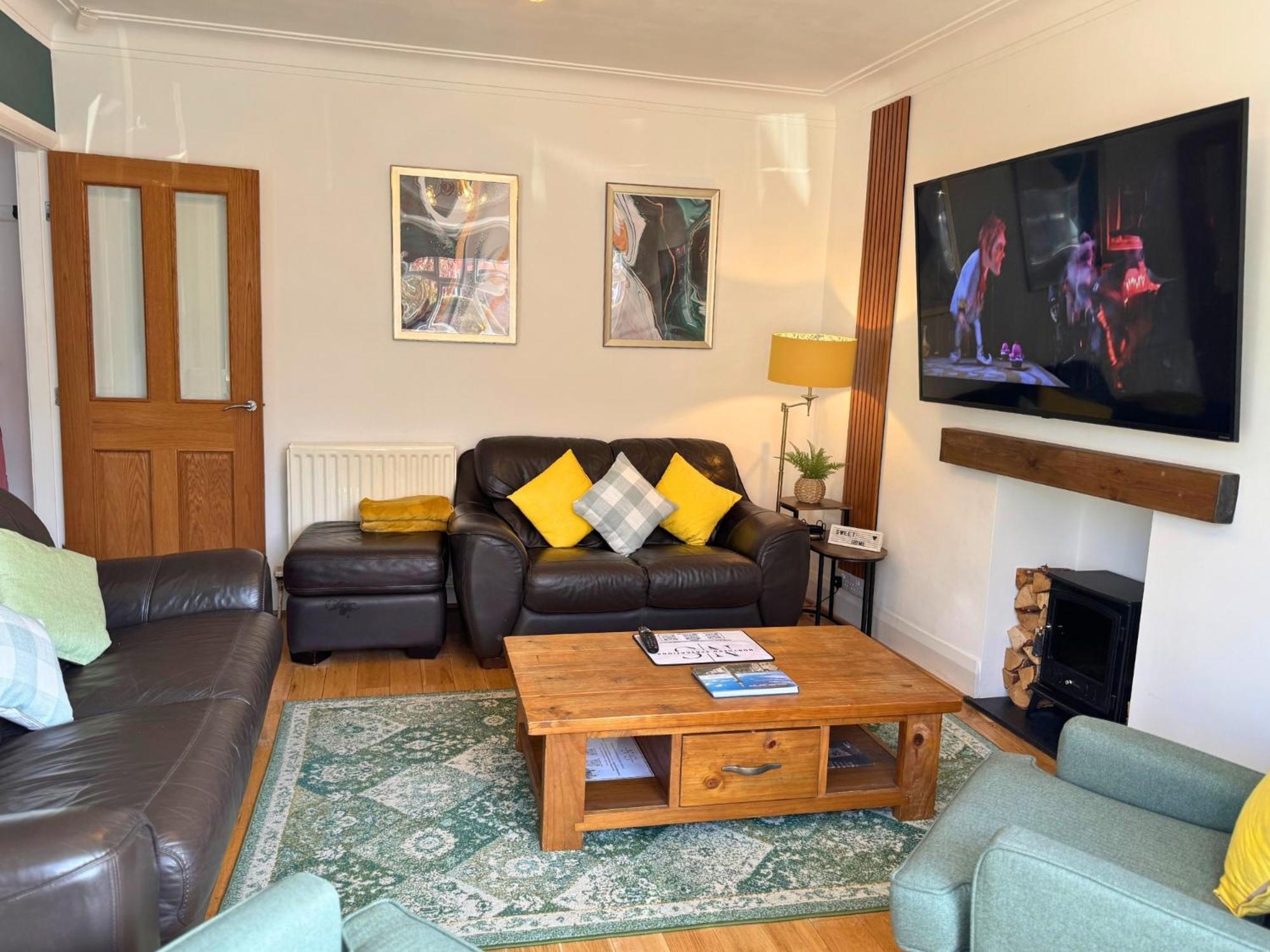 Freeman Hot Tub House, Free Parking, Transport Links *