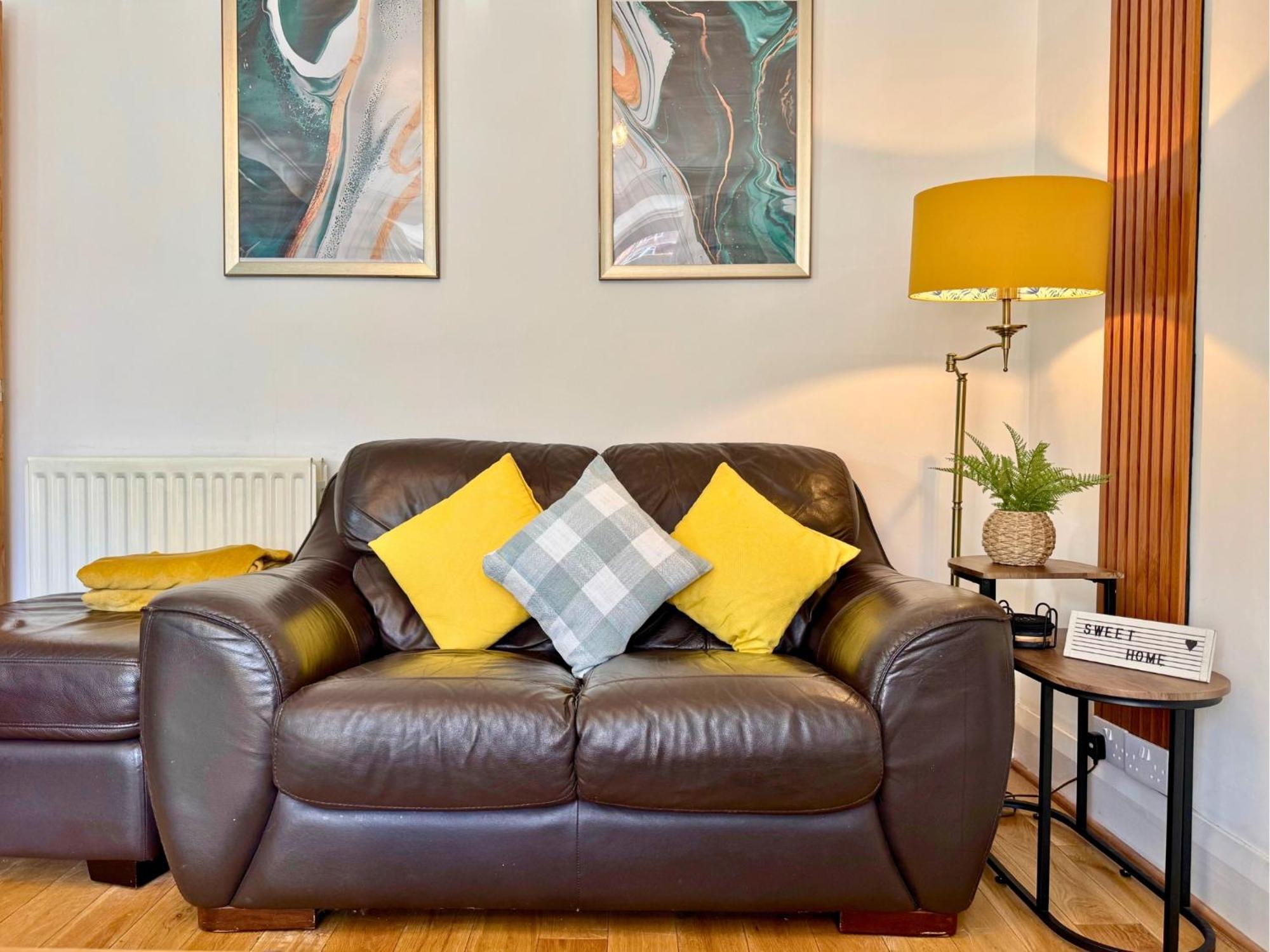 Freeman Hot Tub House, Free Parking, Transport Links * Longbenton