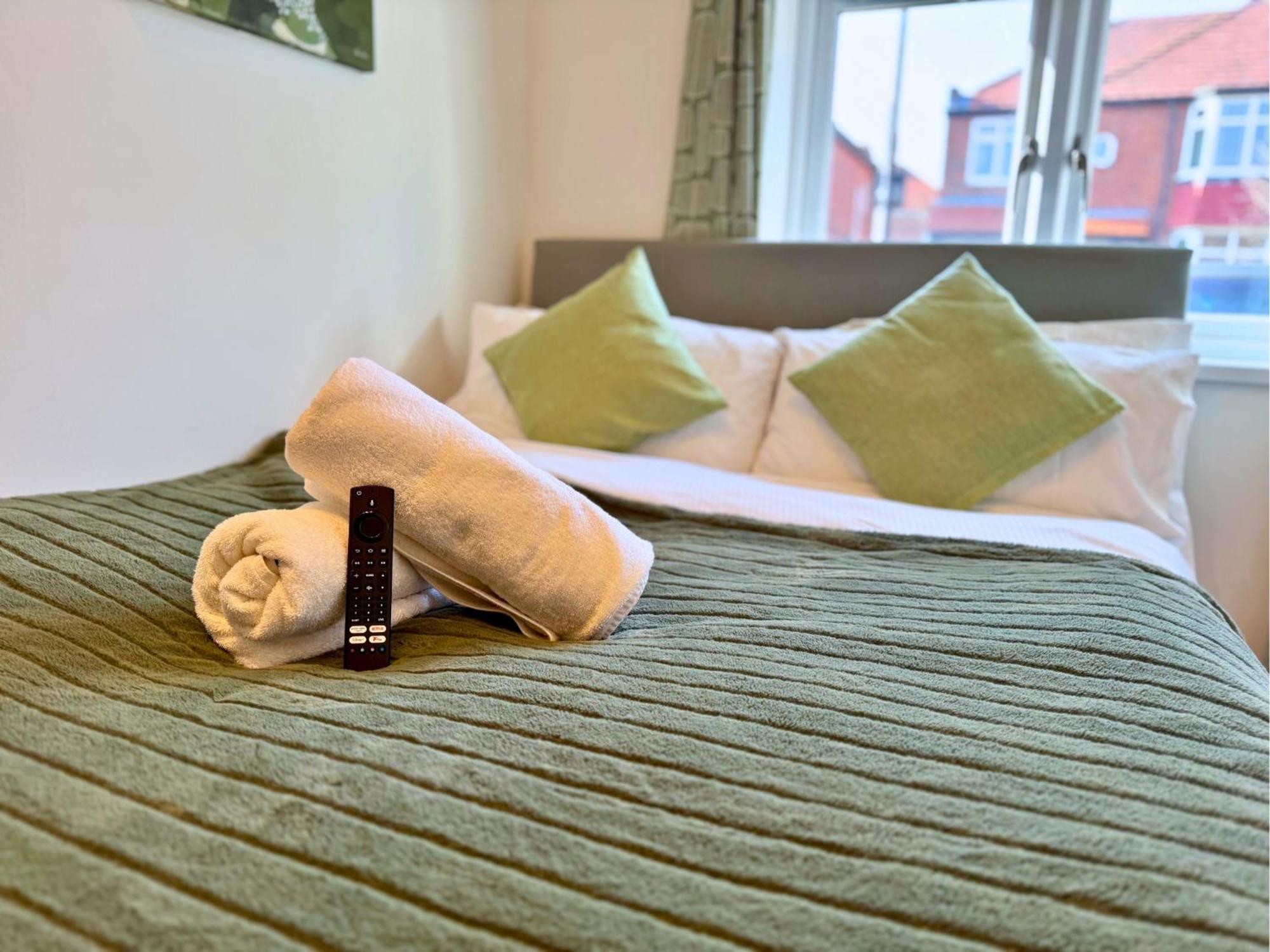 Freeman Hot Tub House, Free Parking, Transport Links