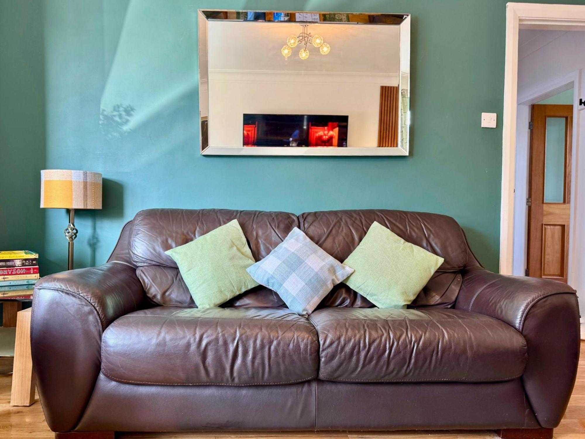 Freeman Hot Tub House, Free Parking, Transport Links * Longbenton