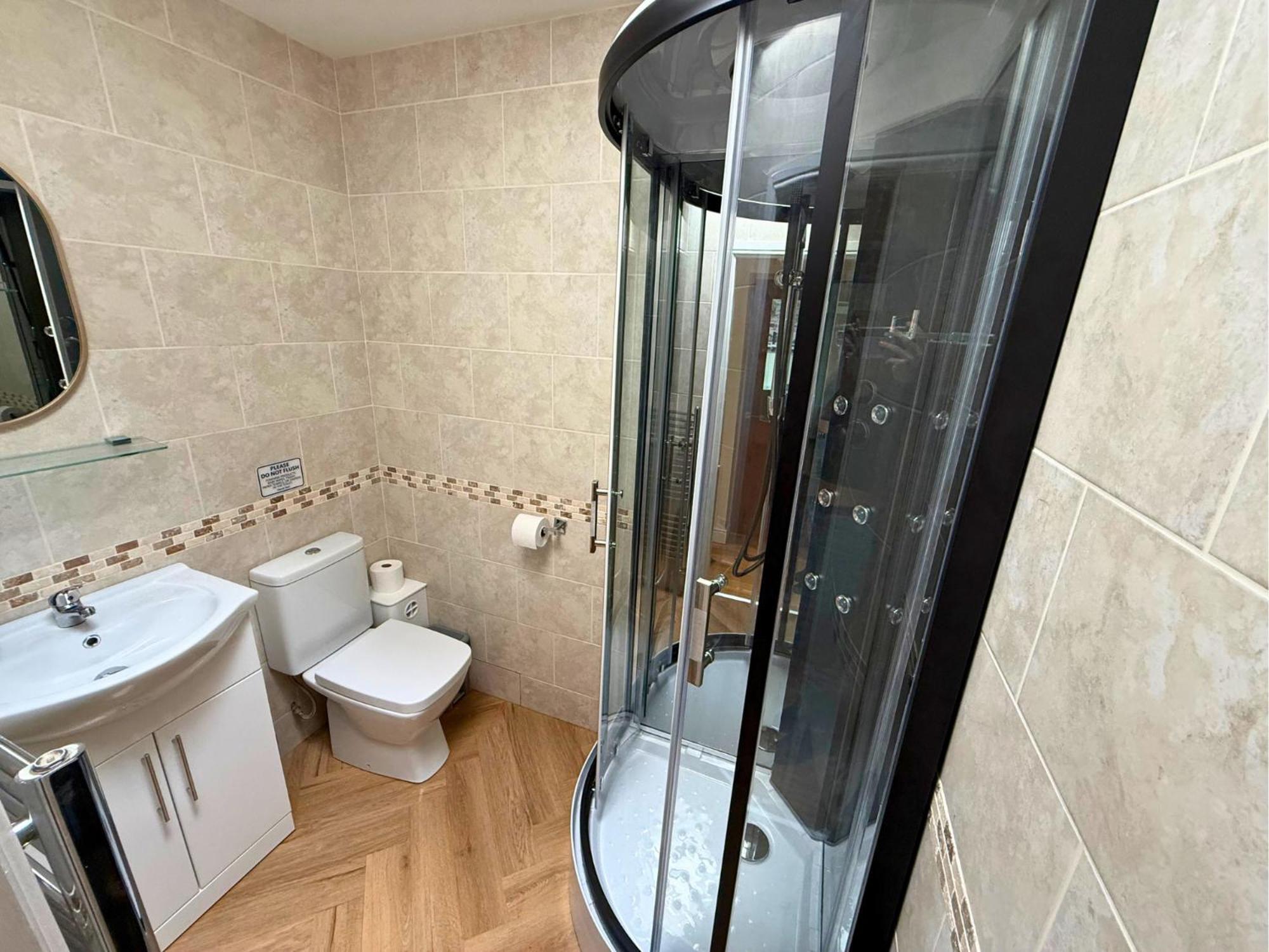 Freeman Hot Tub House, Free Parking, Transport Links Holiday home *